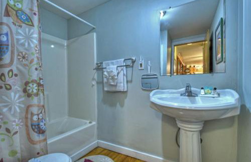 Bear Naked Hideaway - Relax in the hot tub with sounds from the nearby creek - Foto 27