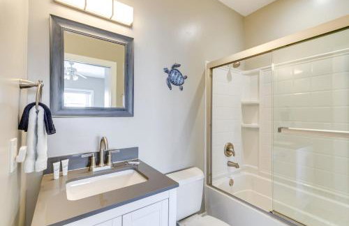 Bayfront Pensacola Beach Condo with Pool and Elevator - Foto 11