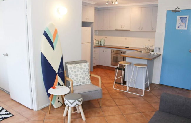 Lovely 1 Bedroom Apartment Steps to the Beach - Photo 3