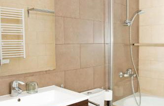 Claris Apartments - Photo 3