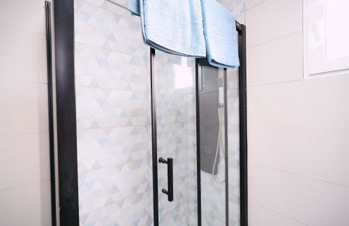 New Big City Center Apartment 4th floor no elevator - Photo 10