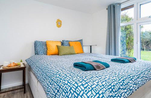 RIVER RETREAT- near Holloway U, Thorpe Park and Heathrow airport - Foto 21