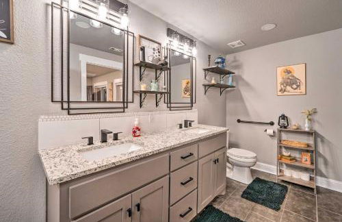 Lakefront Fort Towson Home Private Dock and 3 Decks - Foto 19