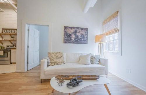 Darlin' Downtown Dawghouse - Photo 14