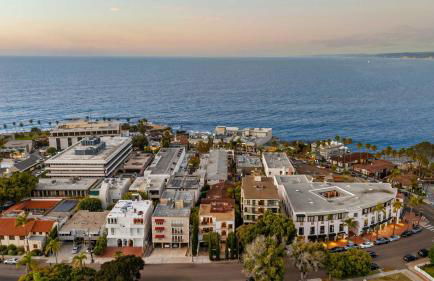 Grand Retreat Rooftop Bliss and Ocean Views - Foto 6