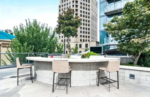 Skyline Retreat Penthouse, Top Floor, Year round Pool, City View! - Foto 61