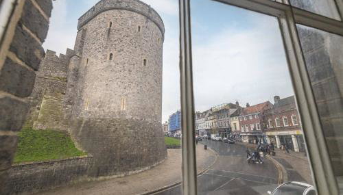 Spacious 4-Bed Apartment Opposite Windsor Castle - Foto 1