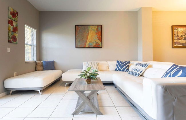 3BR Townhome Steps From Theme Parks Sleeps 6 - Foto 1