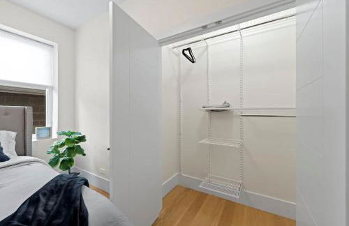 Comfy 3-BD Apt near United Center with Balcony - Foto 26