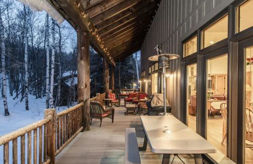 Sundance Spacious Vaulted Ceiling cabin, Hot tub, huge lawn - Foto 48