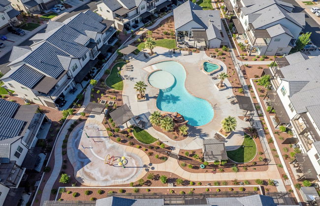 Coral Paradise Community Pool - Photo 30