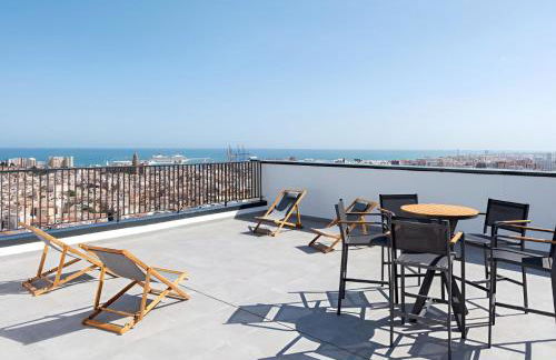 Urban Sky with Balcony and Sea View P&O 26H - Photo 22