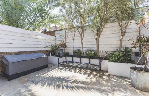 Modern Comforts in a Designer Home - Photo 31