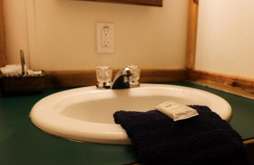 Lakeview Cedar Cabin - The Birds Nest - 1 - Foto 22