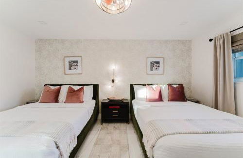 Palms Oasis with Salt Pool Movies Firepit Golf - Photo 57