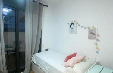 Casa grande y céntrica con piscina en zona peatonal - Photo 2