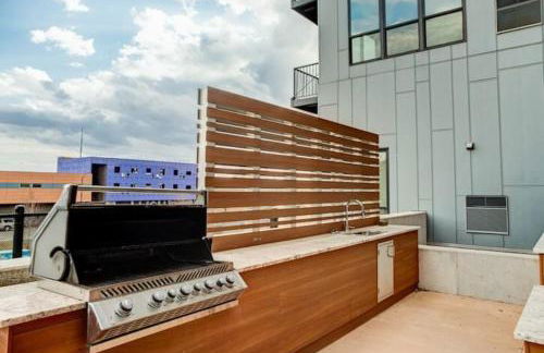 Dwntwn 1BR Haven - Hot Tub! - Foto 15