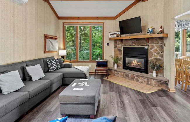 Harmony Ridge by Avantstay Fireplace, Large Deck & Forest Views - Foto 1