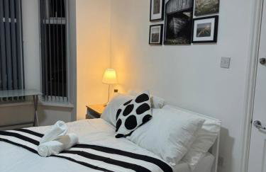 Britlodge Ruskin Ave Home - Photo 2