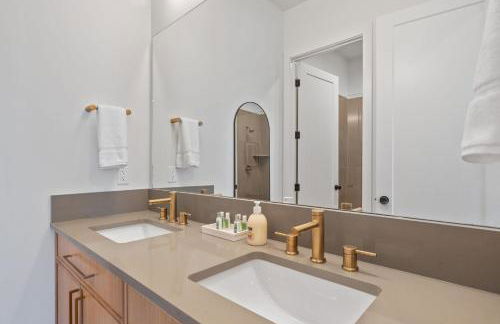 Pecan Valley Oasis - Lux Pool, Sauna and Theater - Foto 28