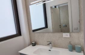 Vytalea - Trilocale moderno con patio e doppi servizi, vicino M4 - Modern apartment 2-Bedroom with Patio & Two Bathrooms, near Metro M4 - Photo 9