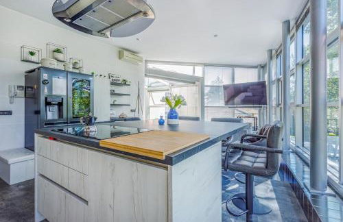 Comics & Cars - Themed Penthouse in Motor Valley - Foto 2