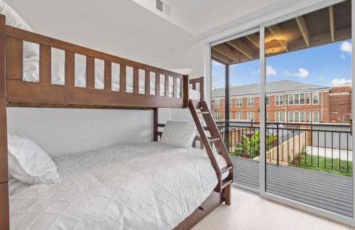 Capitol View 2 DC Townhouse Condo with Private Backyard and Garage Parking - Foto 13