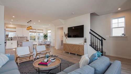 New Intown Waterfront Townhome wPool & Location - Foto 3