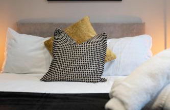 The Slipway Cabins with Hottub - Foto 31