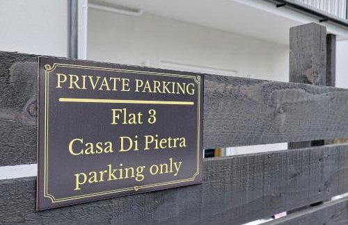 large 2 bed central apartment with balcony and private parking - Foto 70