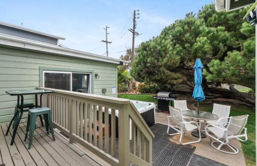 O-Side Beach Bungalow with Jaccuzi Blocks to beach - Photo 11