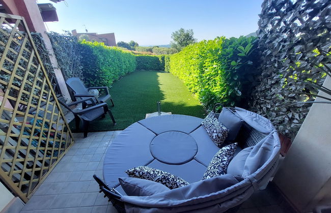 Red Villa With Shared Pool and Private Garden is the new Black on Lake Garda - Photo 26