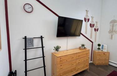 Bool Bear Lodge a pet friendly Pocono Vacation Home with Fireplace, BBQ and more - Foto 18