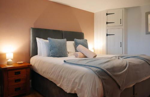 Vale Farm Cottages - Photo 14