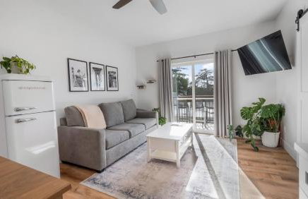 Rise Suites Oceanside - Photo 11