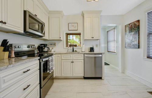 Center St Retreat - 1 Block from Downtown! - Foto 29