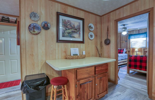 Wandering Creek - 2 Bedrooms, 1 Baths, Sleeps 6 Cabin by RedAwning - Foto 7