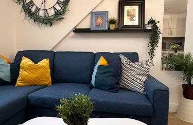 Luxury Self-Contained Studio Apartment near QE Hospital R1 - Photo 12