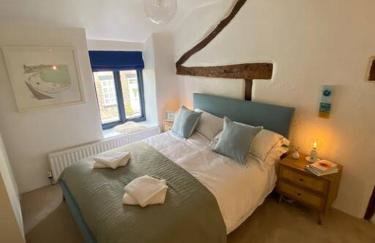 1750's cottage with open fire and beams - Foto 26