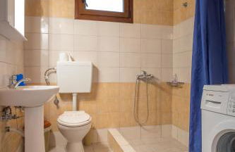 Traditional House Maries - Photo 11