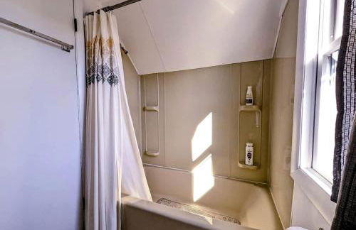 Cozy Waterfront Cottage with Private Beach and Fire Pit Near Gouldsboro, Maine - Foto 16