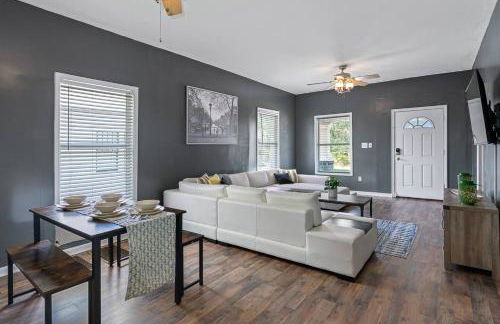 Wonderful 3 Bed 2 Bath House in Heart of YBOR City - Photo 8