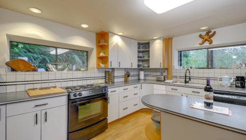 Steps to Beach Scenic Escape in Port Orchard! - Foto 5