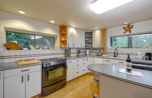 Steps to Beach Scenic Escape in Port Orchard! - Foto 5