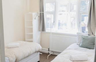 Spacious 6 bedroom House in Dudley with optional Nursery-Drive and Garage-Families and Contractors Welcome - Foto 21