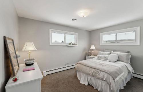 Cozy 3BR Home with BBQ Patio & Gym Near Downtown - Foto 21