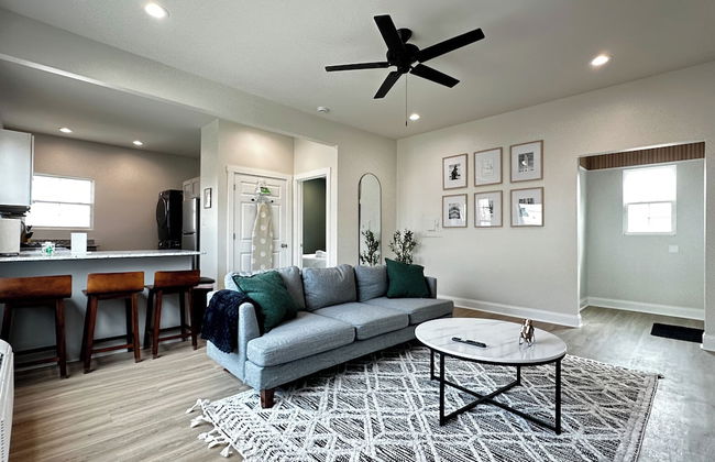 StayAE - Flamingo House - Photo 1