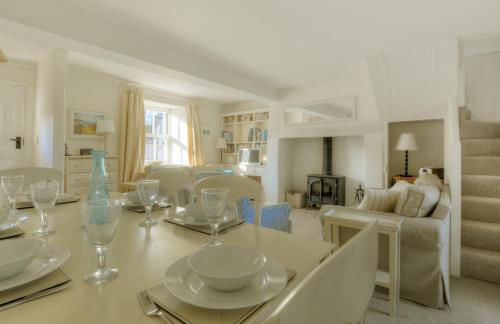 Charm Cottage - Photo 5