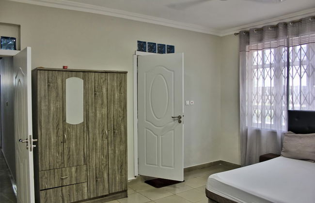 EmpireLux Middle Floor - Photo 3