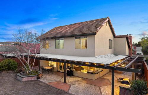 Mira Mesa Family Retreat 4BR with Balcony and Firepit - Photo 41